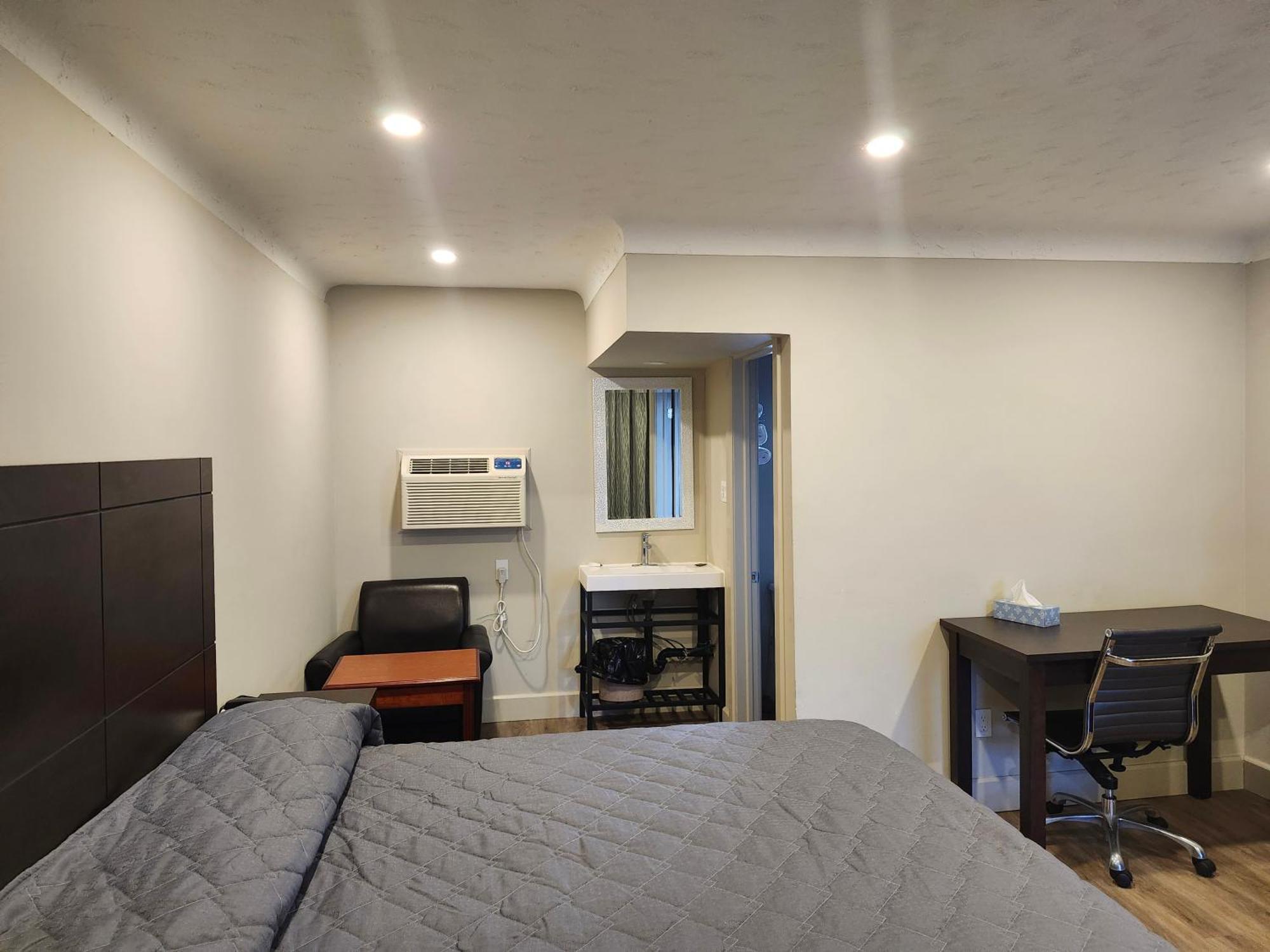 Fairway Inn & Suites キッチナー エクステリア 写真